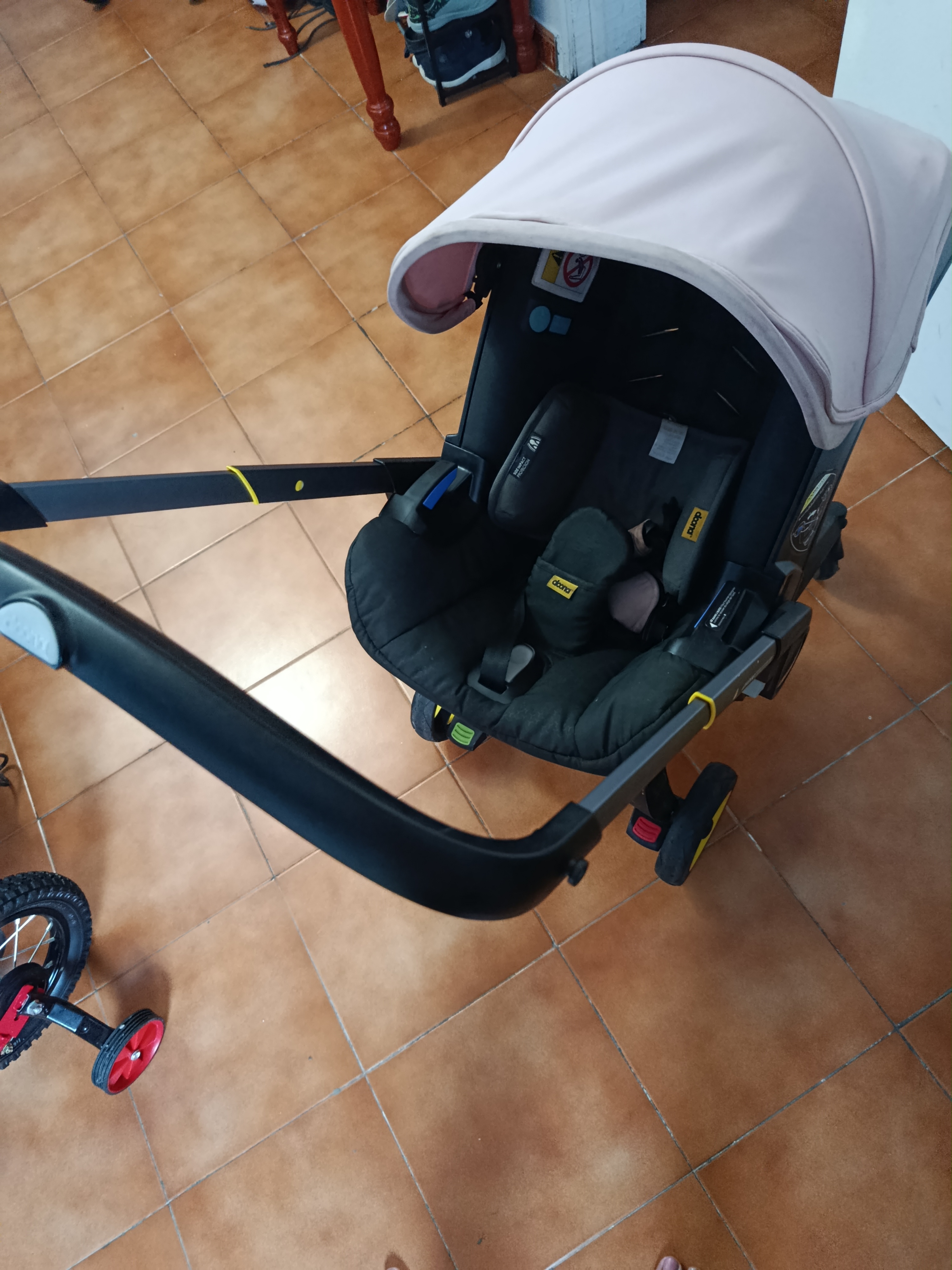 Poussette qui se transforme siège auto doona