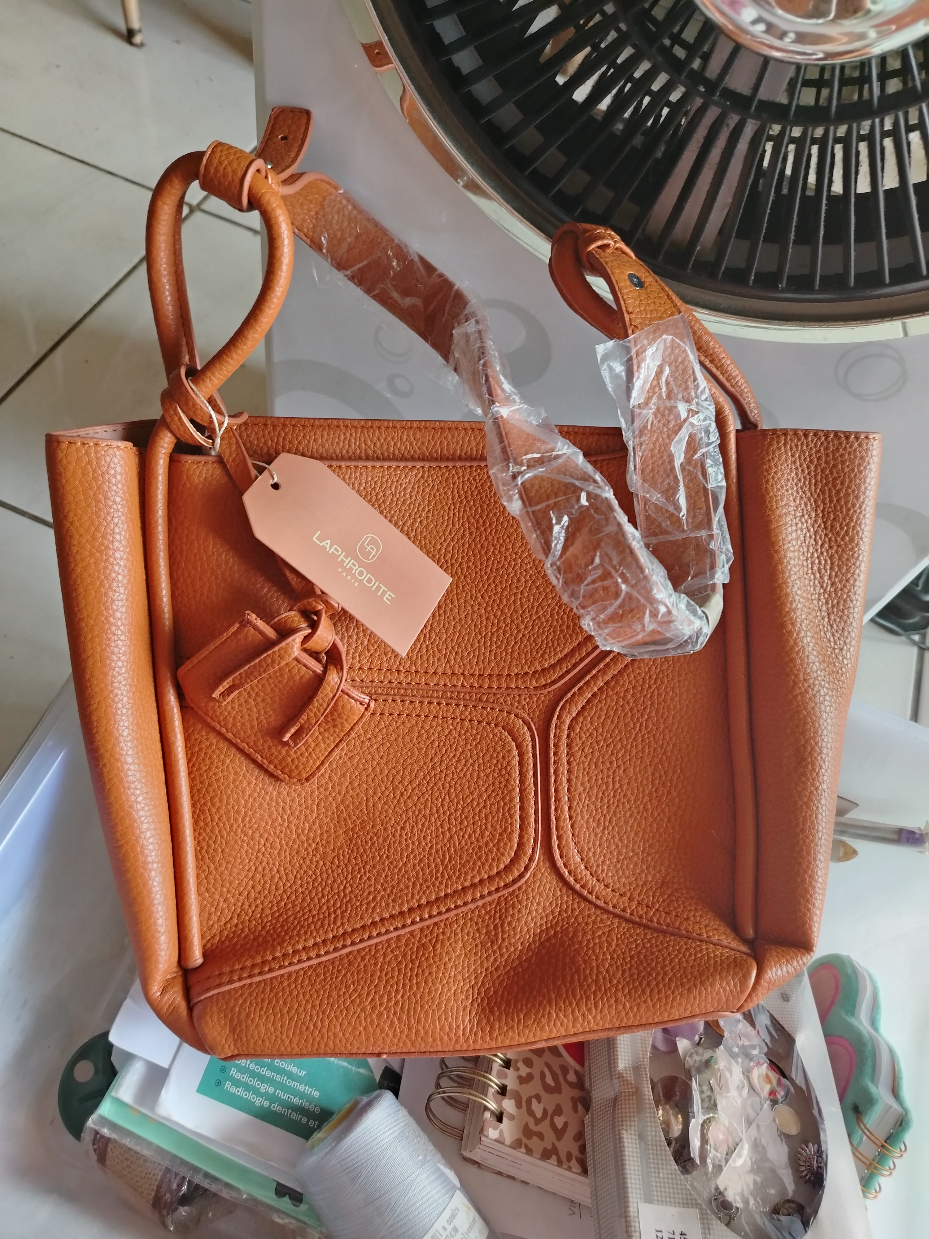 Sac marron avec trousse