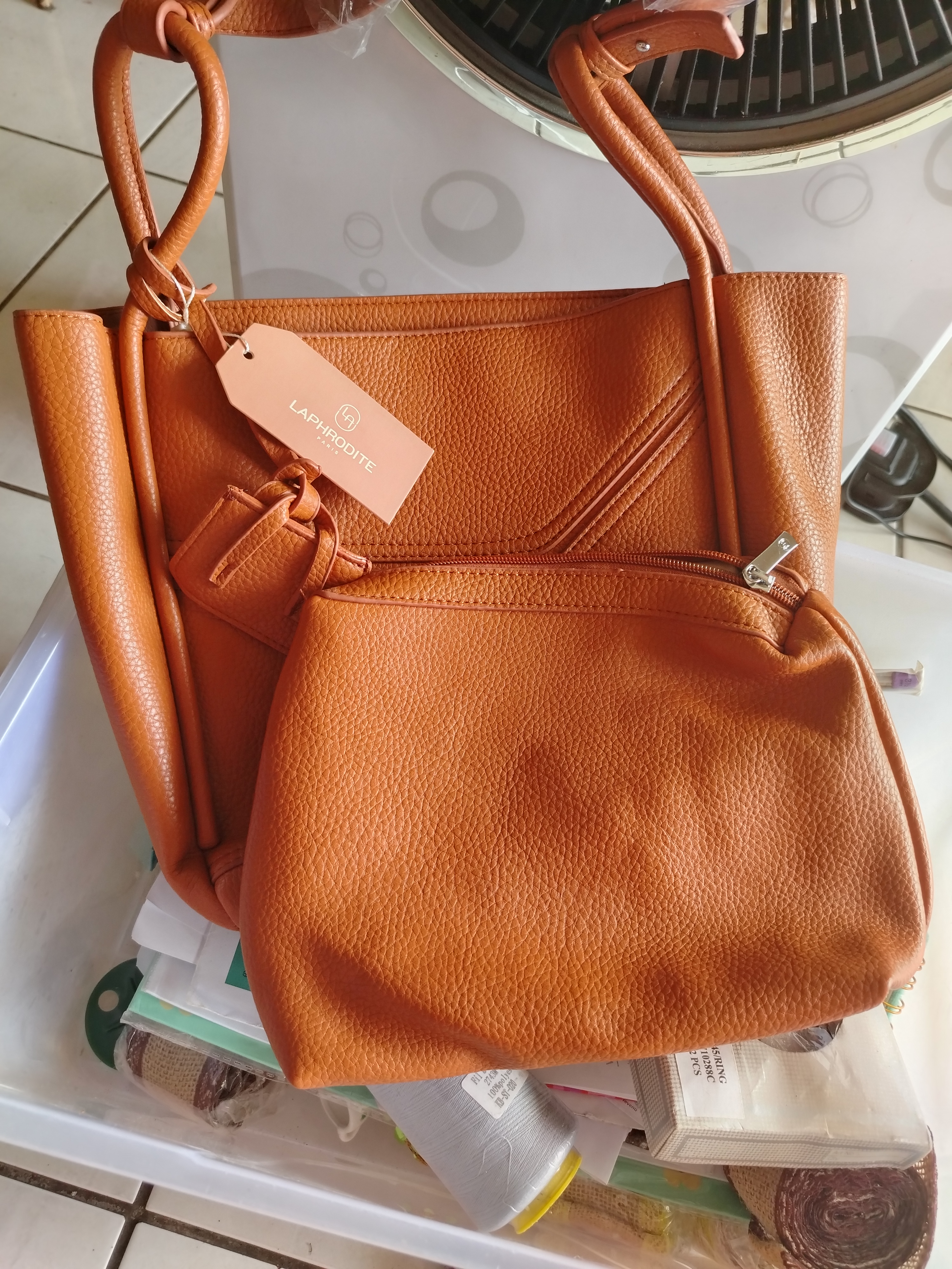 Sac marron avec trousse